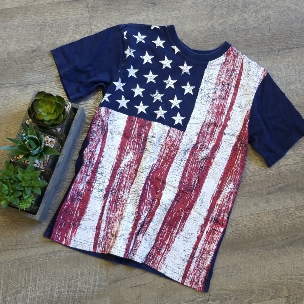 Boys large patriotic American flag tee.